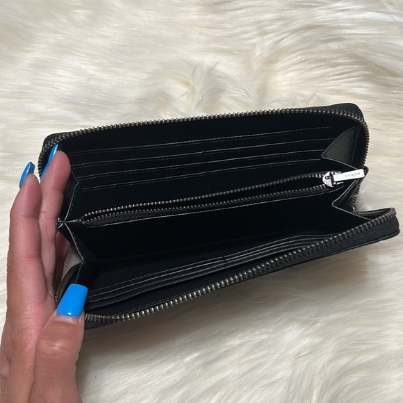 Sold 🟥 - Picture 8 of 16